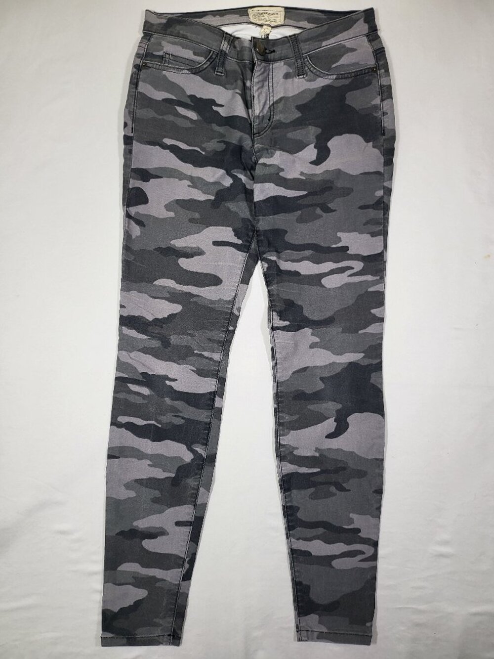 Current/Elliott The Ankle Skinny Distressed Black Camo Coating Jeans 27